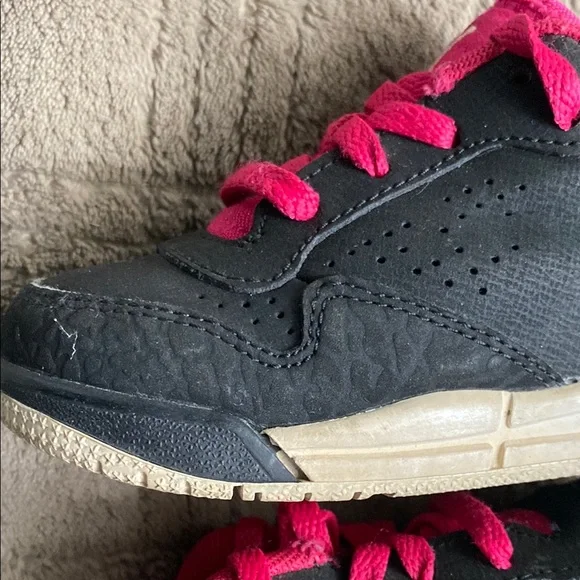 Jordan Kids Black and Pink Sneakers Size 6C - Picture 3 of 10